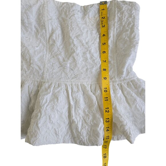 White Strapless Ruffle Peplum Top With Textured Fabric By Entro M - Picture 4 of 6